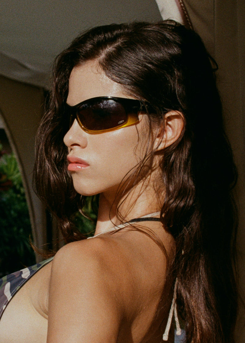 WRAP-AROUND SUNGLASSES 01
